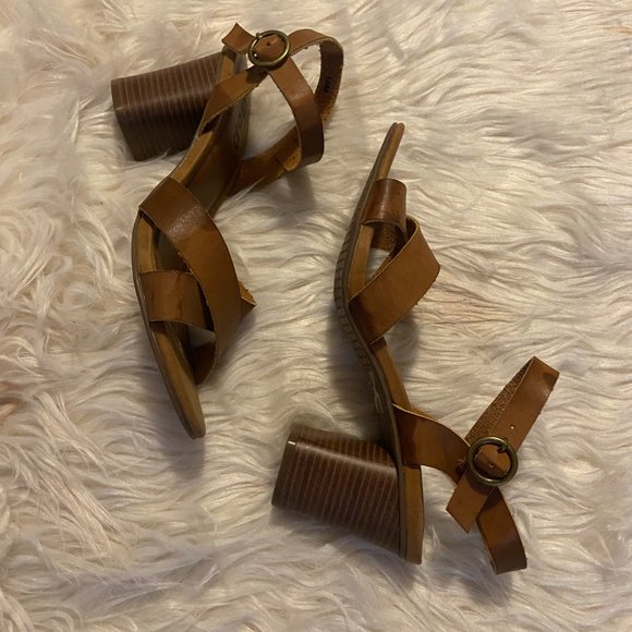 NEW HEELS - Picture 2 of 3